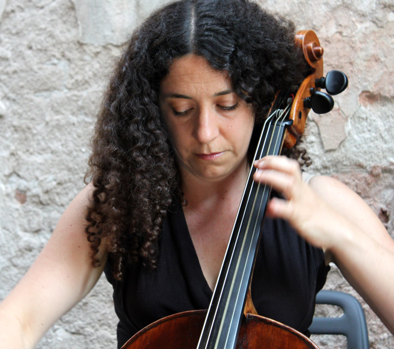 Tal Canetti playing cello